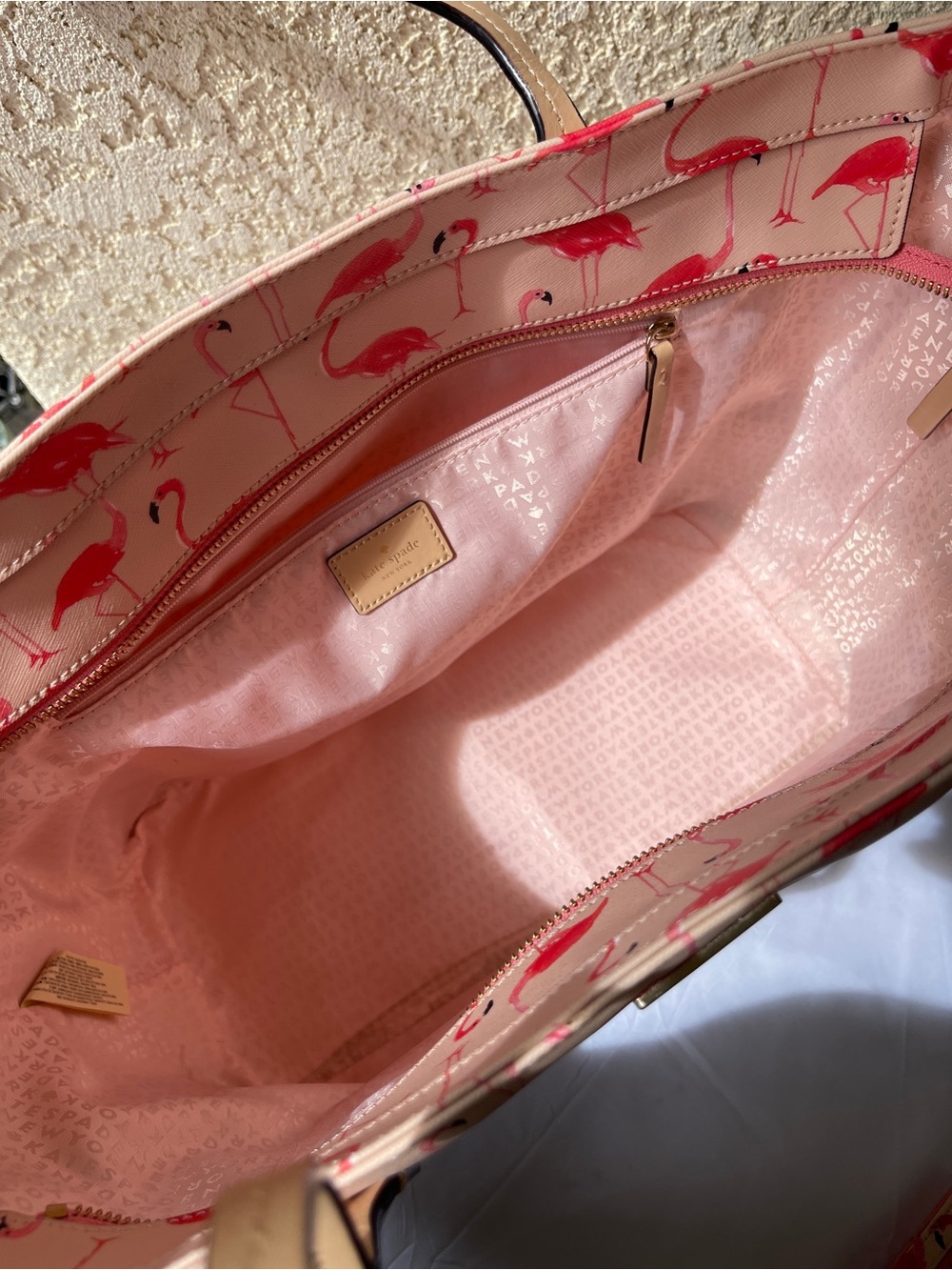 Kate Spade New York
SHORE STREET FESTIVE FLAMINGOS MARGARETA Tote and wallet set - Picture 10 of 16